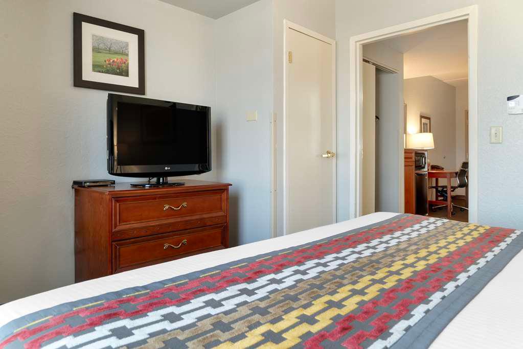 Фото Best Western Executive Inn & Suites