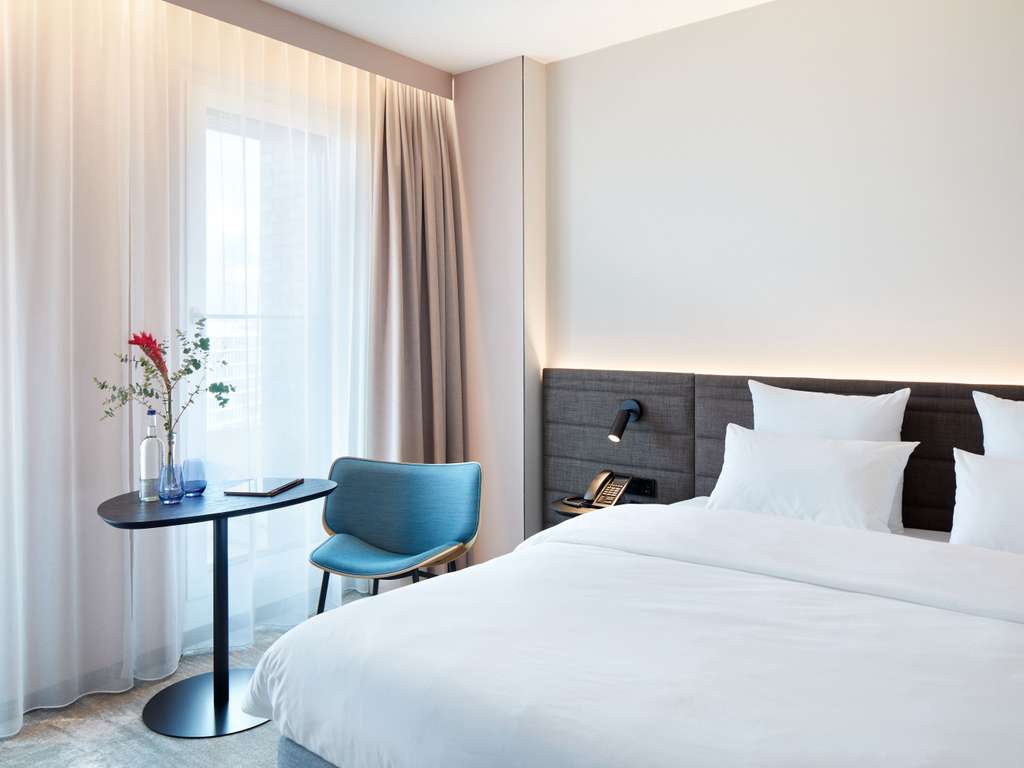 Фото Novotel Hamburg Central Station