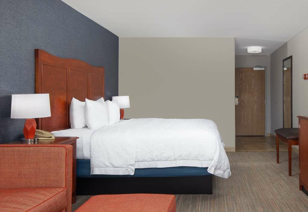 Фото Hampton Inn Medford