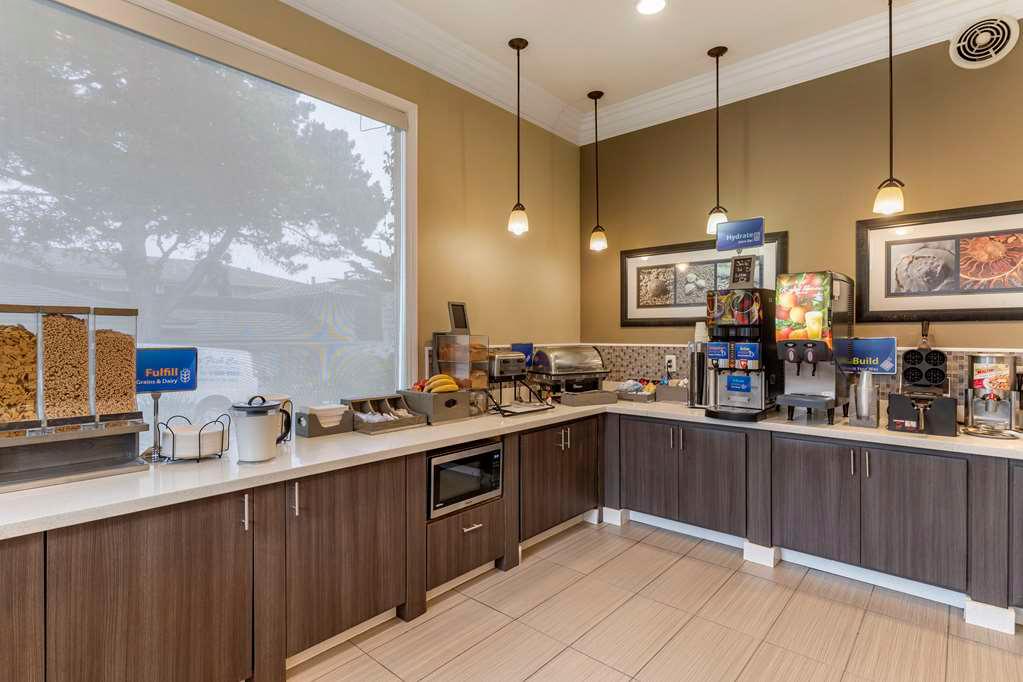 Фото Best Western Carmel's Town House Lodge