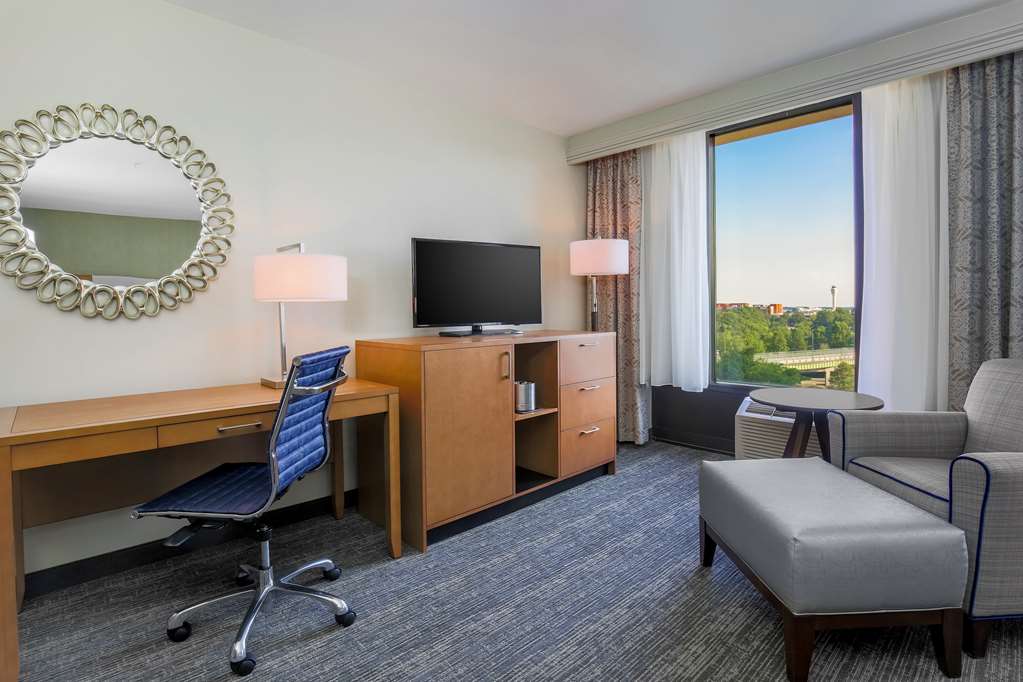 Фото Doubletree by Hilton Atlanta Airport