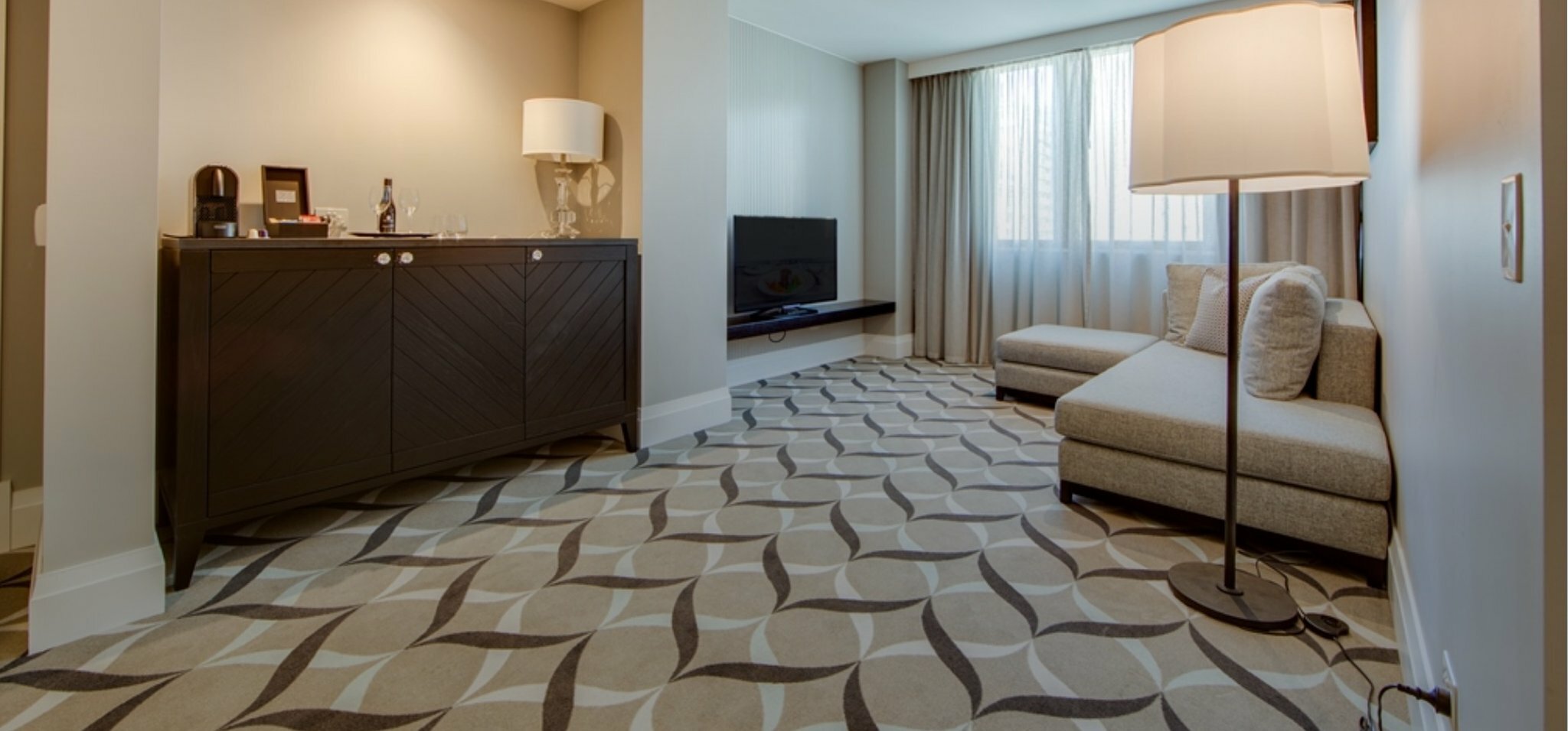 Фото Mayfair Hotel