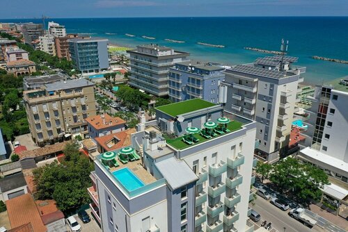 Гостиница Amadei Hotel Figaro & Apartments в Пезаро