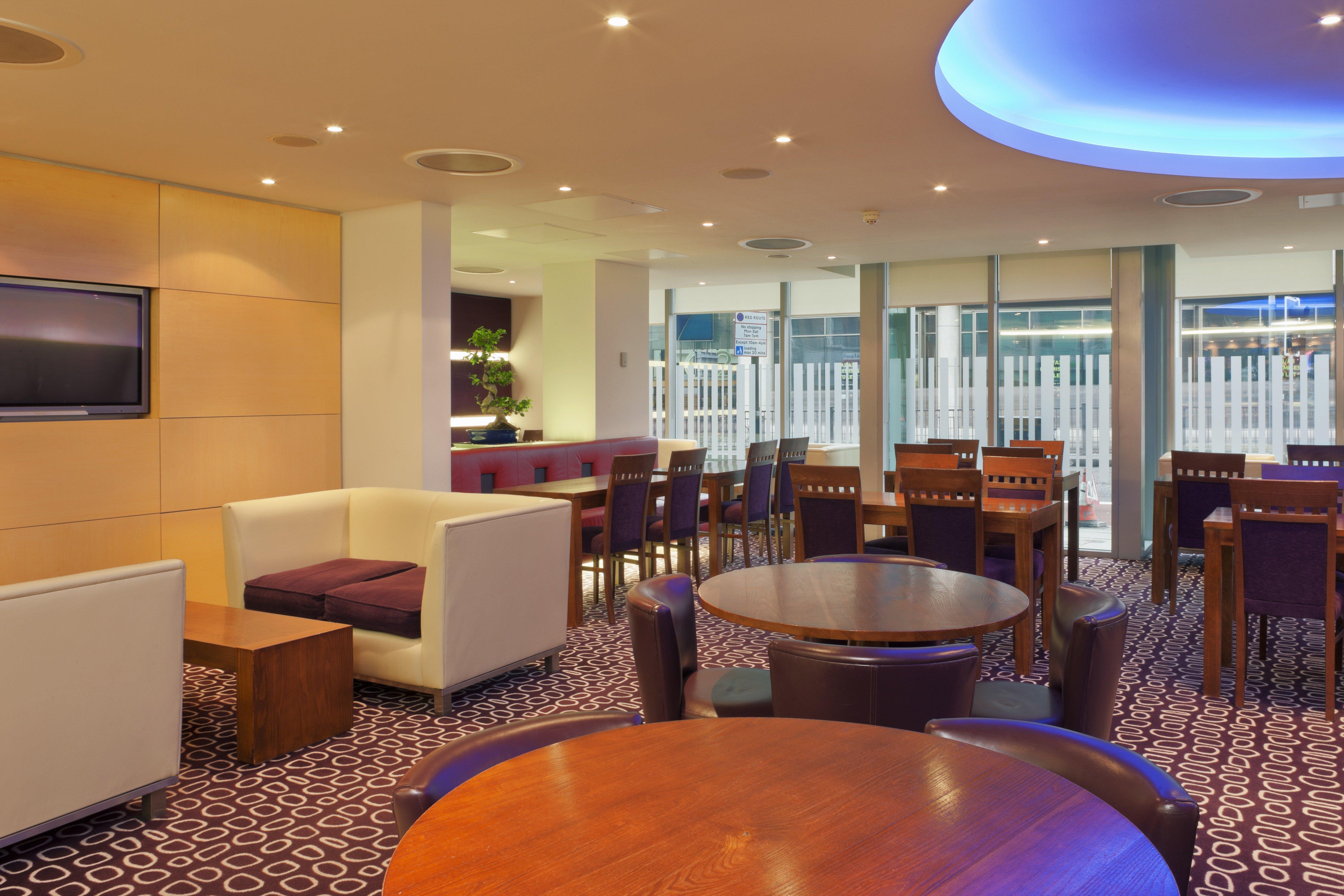 Фото Holiday Inn Express London - Swiss Cottage, an Ihg Hotel