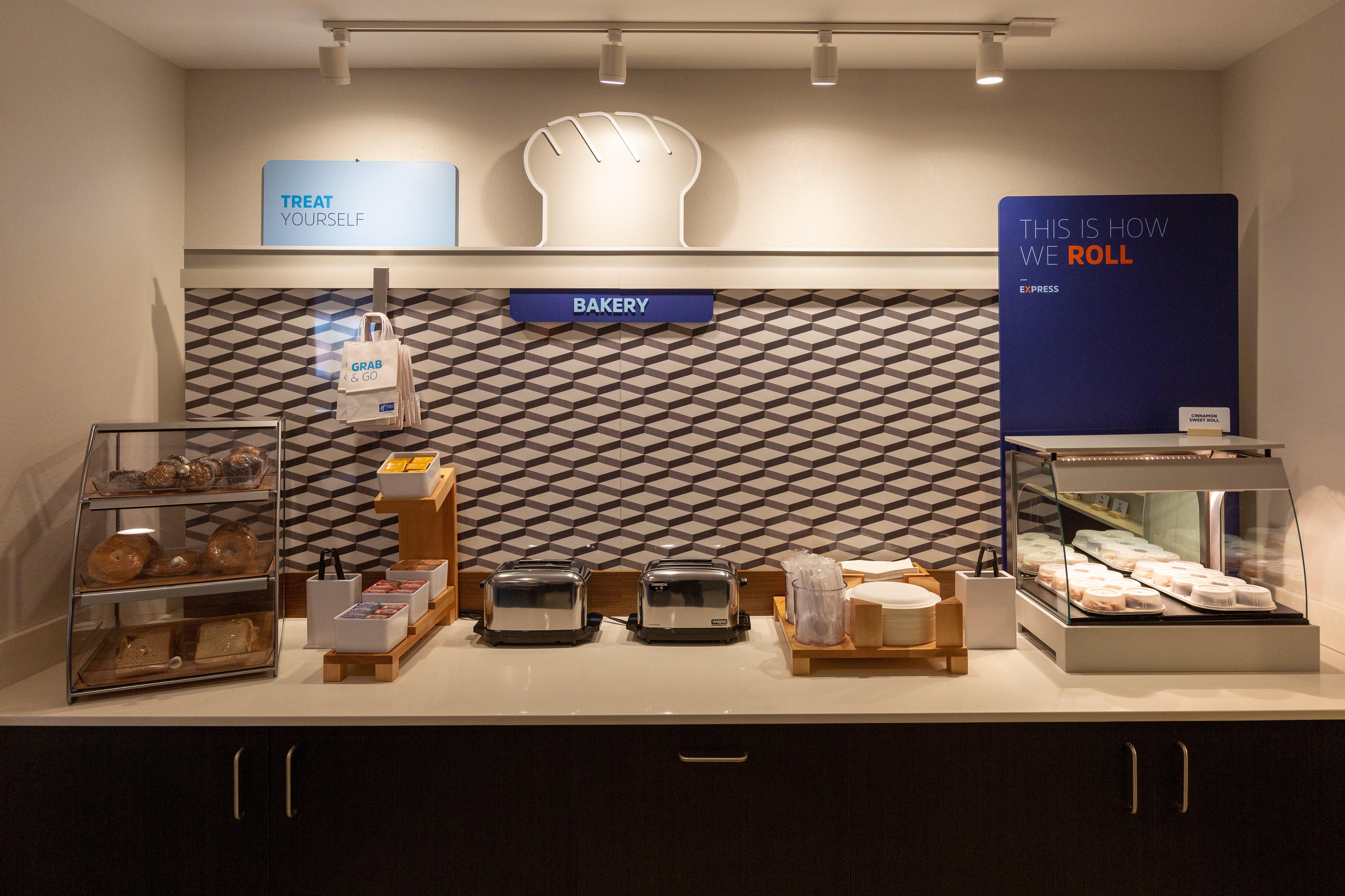 Фото Holiday Inn Express & Suites Kingfisher, an Ihg Hotel