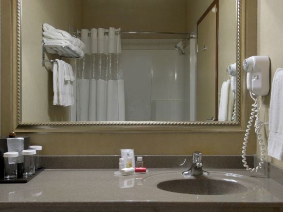 Фото Ramada by Wyndham Drumheller Hotel & Suites