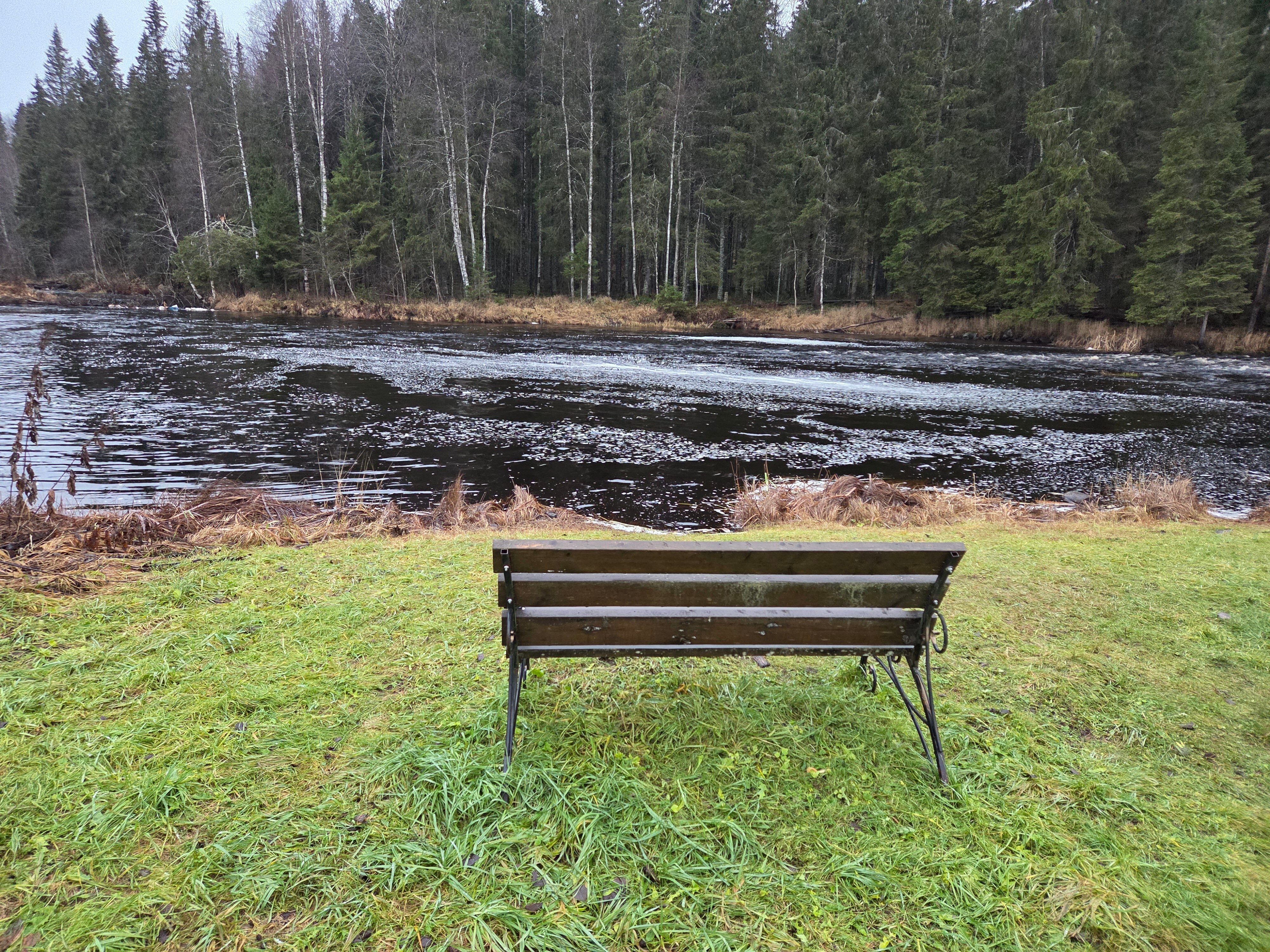 Фото Дом и река