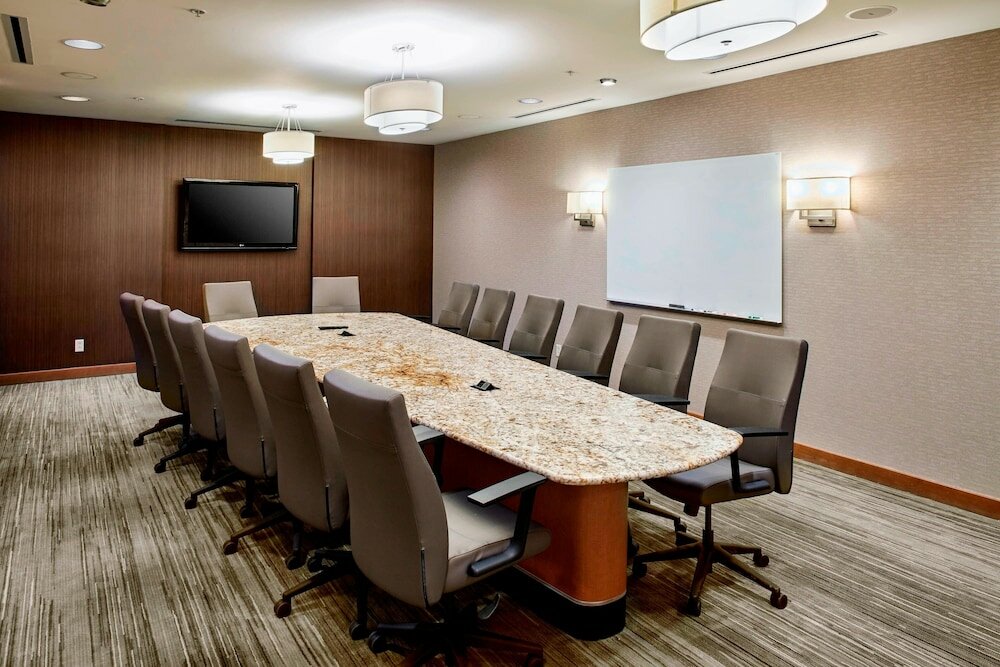 Фото Courtyard by Marriott Hamilton