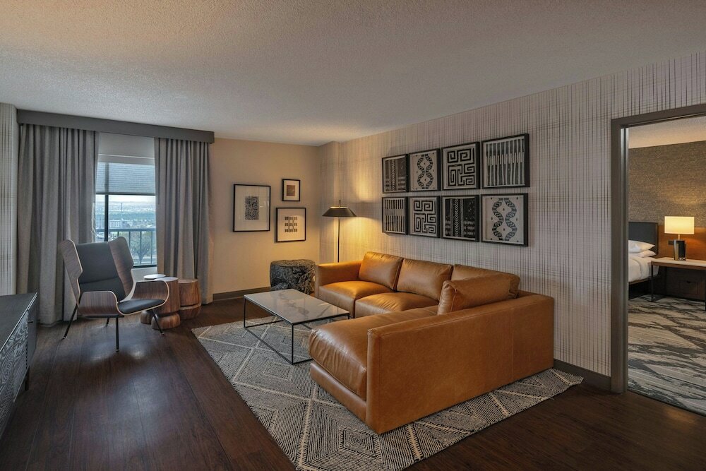 Фото Sheraton Albuquerque Airport Hotel