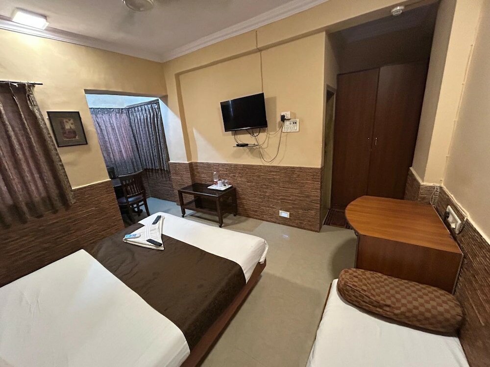 Фото Lucky Hotel Bandra