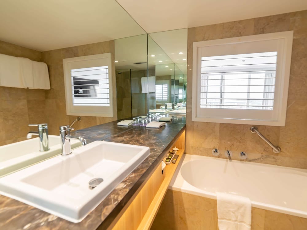 Фото Novotel Sydney Brighton Beach