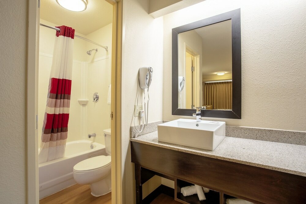 Фото Red Roof Inn Plus+ Chicago - Naperville