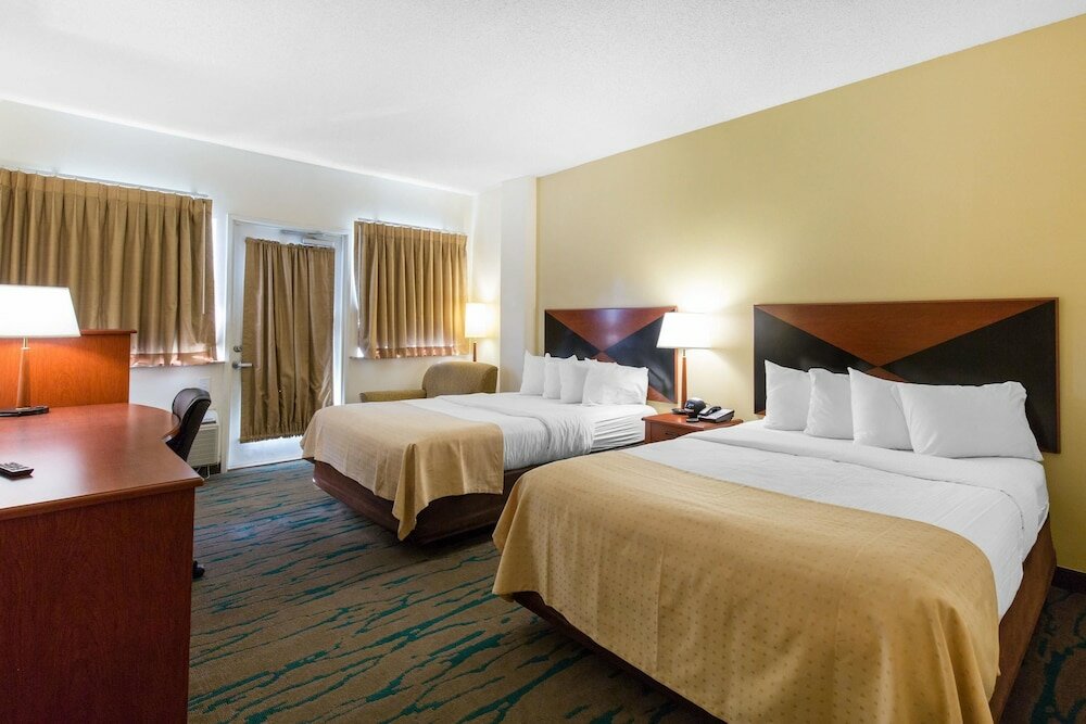 Фото Gateway Hotel & Suites, Ascend Hotel Collection