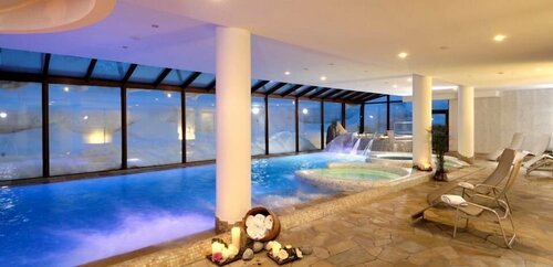 Внешний вид отеля Carlo Magno Hotel SPA Resort в Пинцоле, фото 4