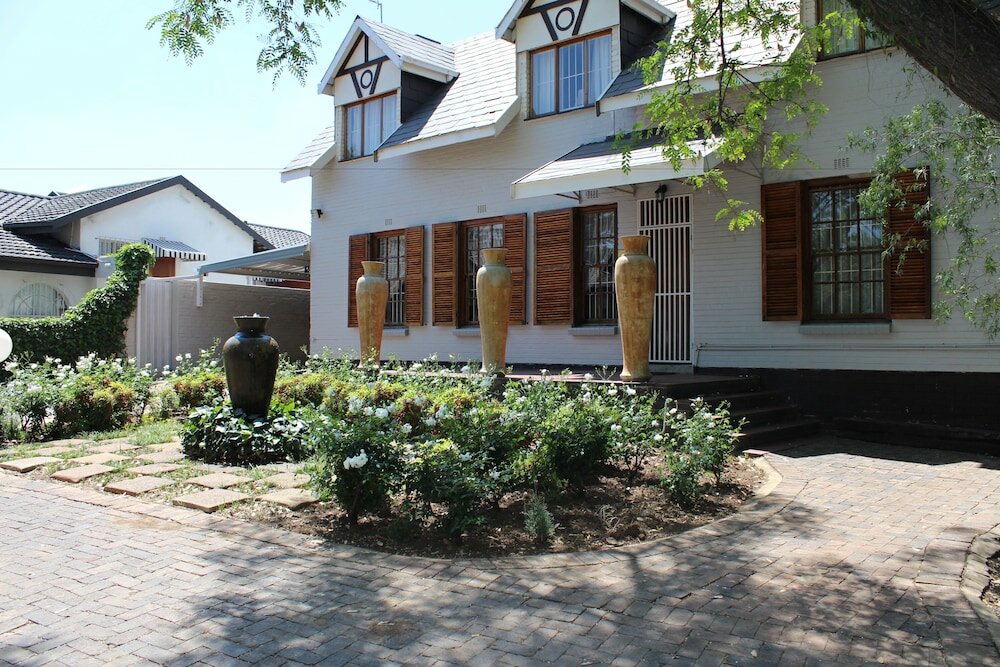Фото 3Liebeloft Guest House
