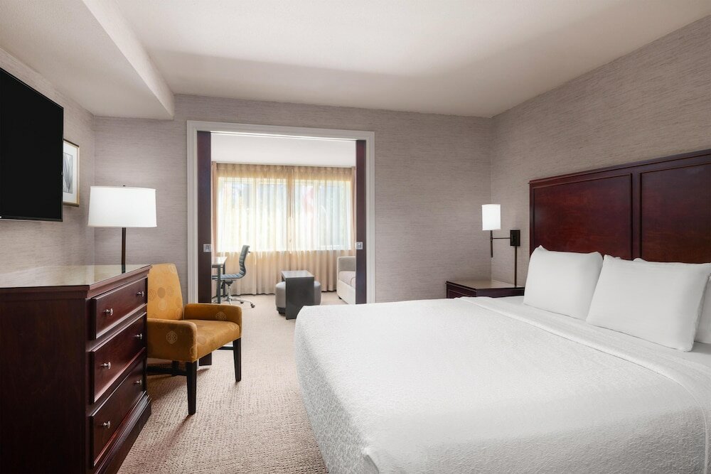 Фото Silver Cloud Hotel Bellevue Eastgate