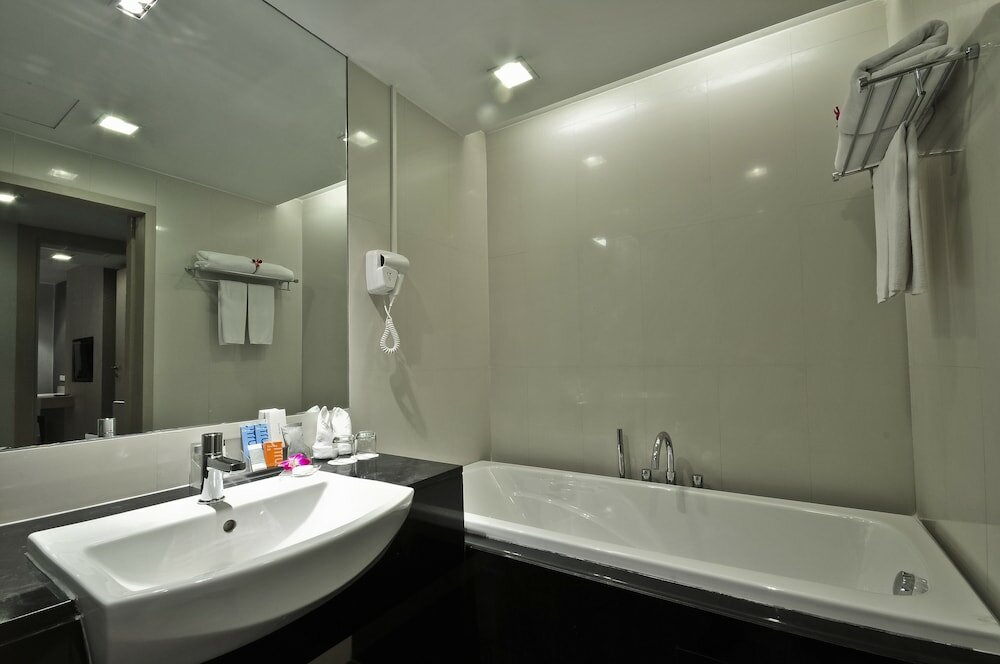 Фото  Ashlee Heights Patong Hotel 