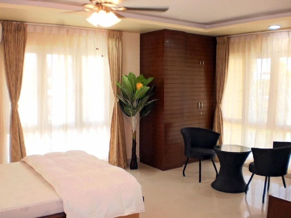 Фото Hotel Hilltop International