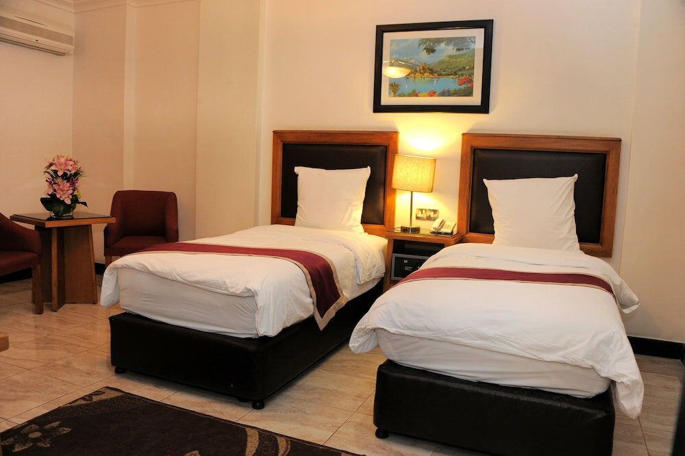 Фото Raed Hotel Suites