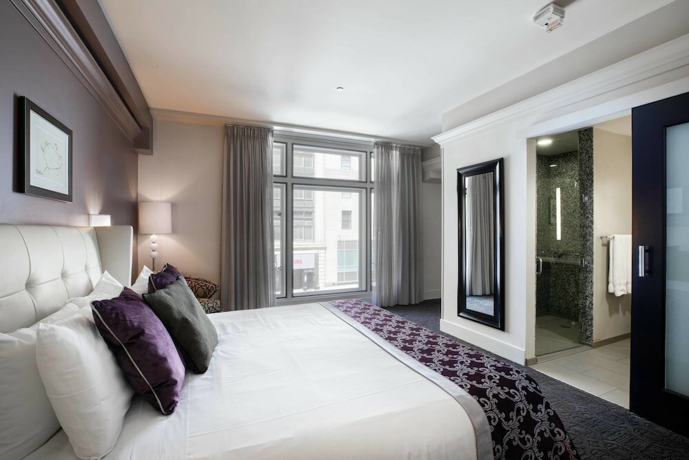 Фото Ambassador Hotel Kansas City, Autograph Collection