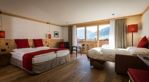 Внешний вид отеля Hotel Spitzhorn в Саанене, фото 3
