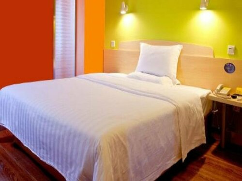 Гостиница 7Days Inn Urumuqi West Kashi Road Airport Hotel в Урумчи