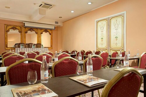 Гостиница Golden Tulip Rome Piram в Италии