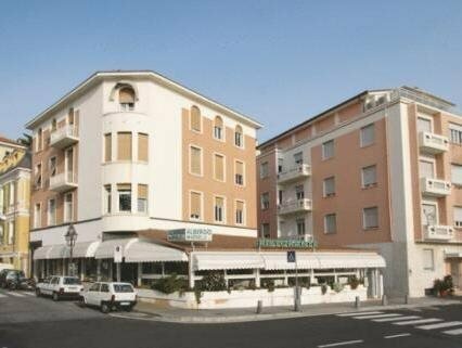 Гостиница Hotel Marinella в Сан-Ремо