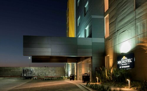 Гостиница Microtel Inn & Suites by Wyndham San Luis Potosi в Сан-Луис-Потоси