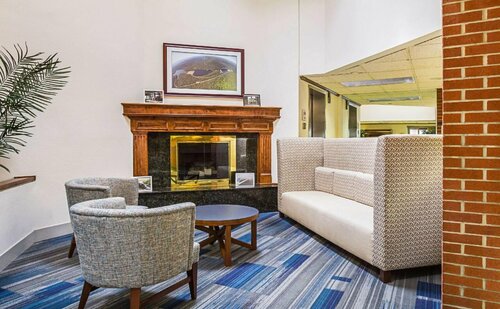 Гостиница Holiday Inn Express Altoona в Алтуне