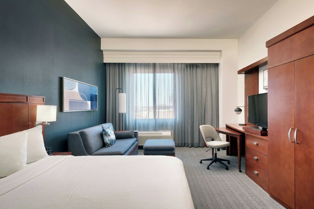 Фото Courtyard by Marriott Lincoln Downtown