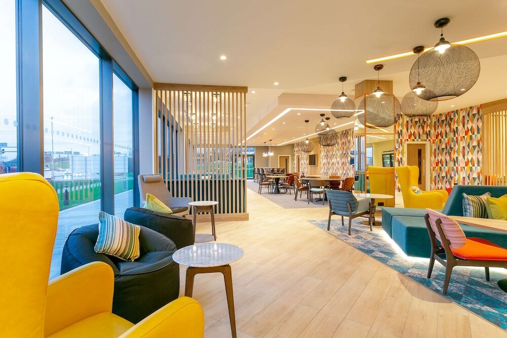 Фото Hampton by Hilton Blackburn