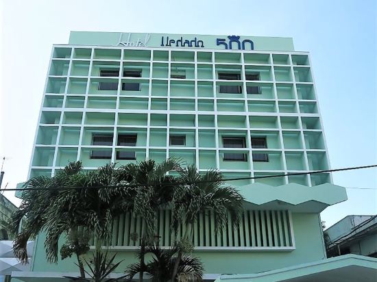 Фото отеля 1