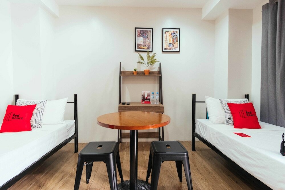 Фото Oyo 443 Maria Cristina Arcade Suites