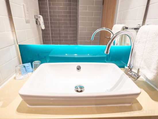 Фото Holiday Inn Express - London Heathrow T4 an Ihg Hotel