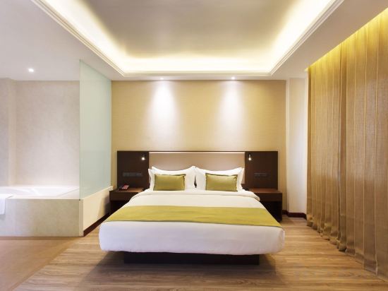 Фото The Marison Hotel