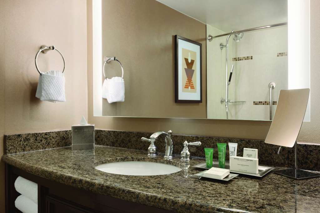 Фото Hilton Arlington