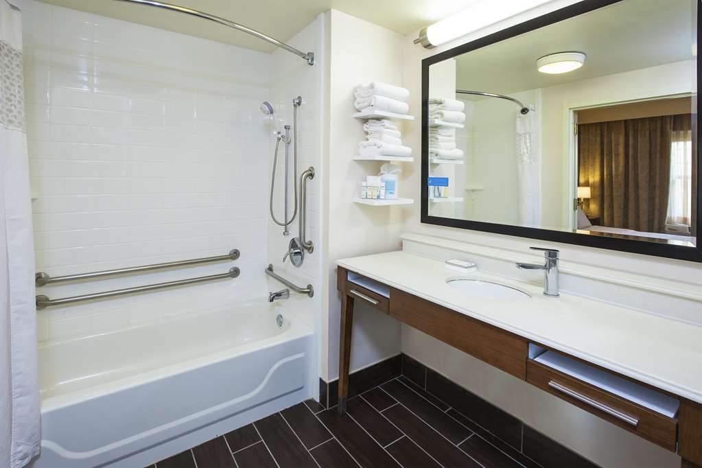 Фото Hampton Inn & Suites Providence/Warwick-Airport