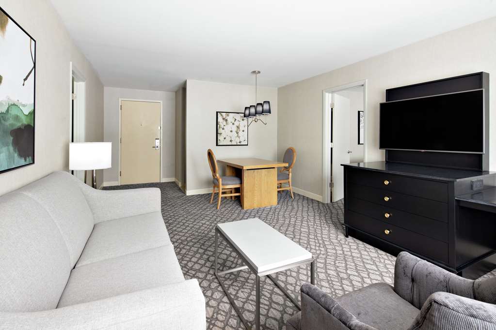 Фото DoubleTree Suites by Hilton Hotel Charlotte - SouthPark