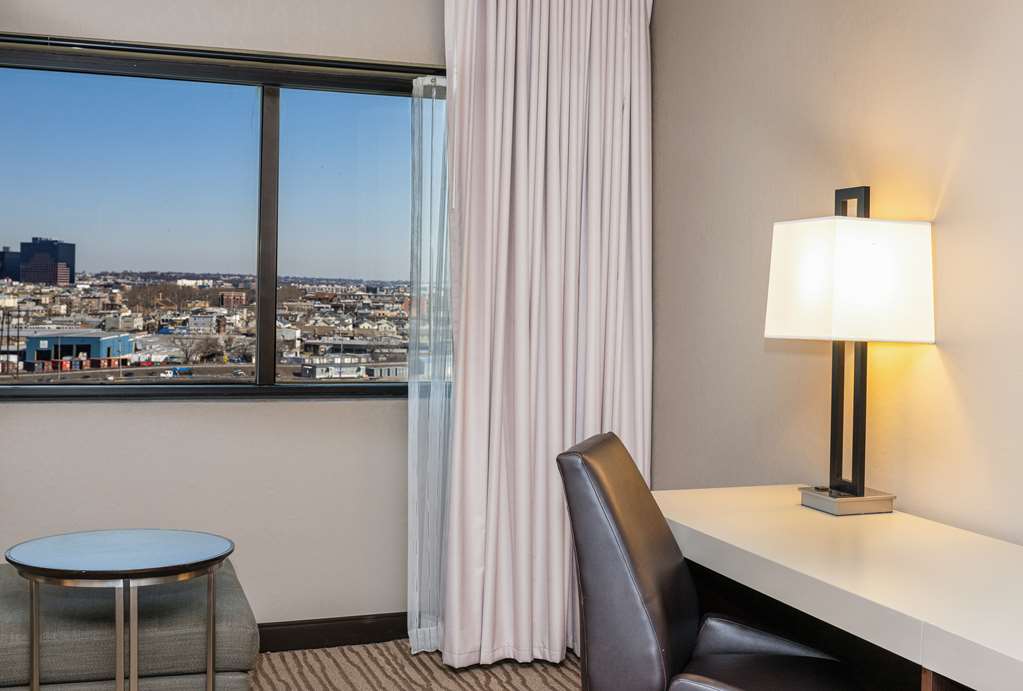 Фото DoubleTree by Hilton Hotel Newark Airport