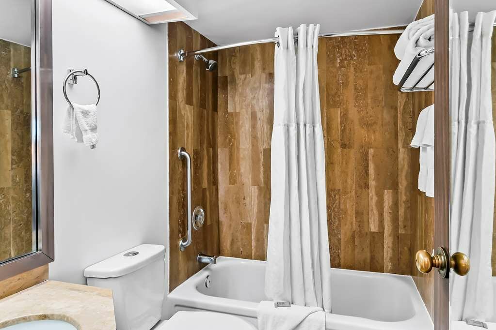 Фото Best Western Downtown Sudbury Centreville