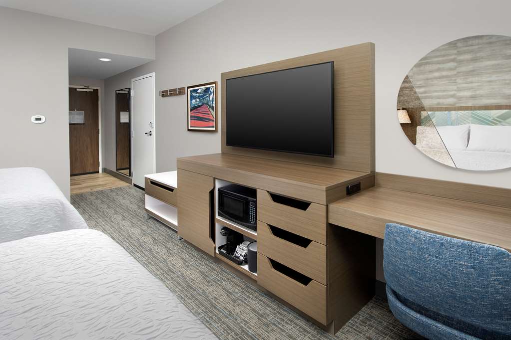 Фото Hampton Inn Boston Logan Airport Chelsea
