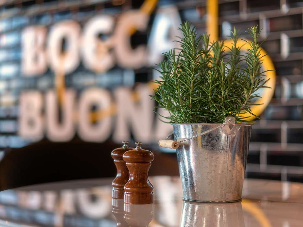 Фото Park Inn by Radisson Zurich Airport