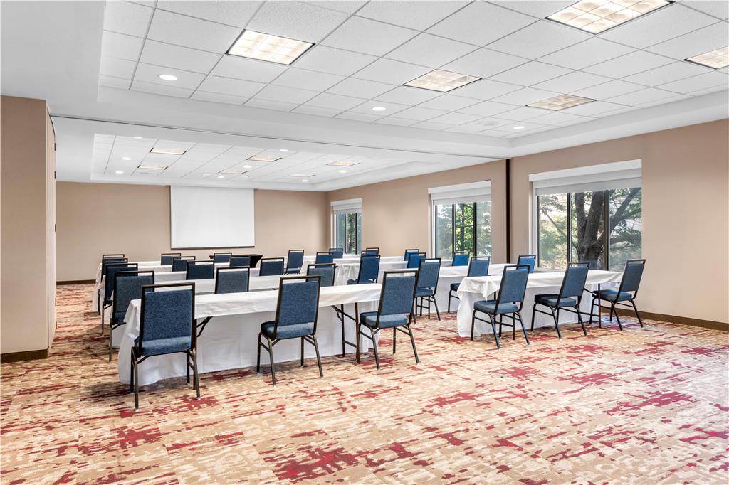 Фото Hilton Garden Inn Overland Park