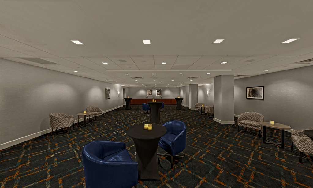 Фото Embassy Suites by Hilton Oklahoma City Will Rogers Airport