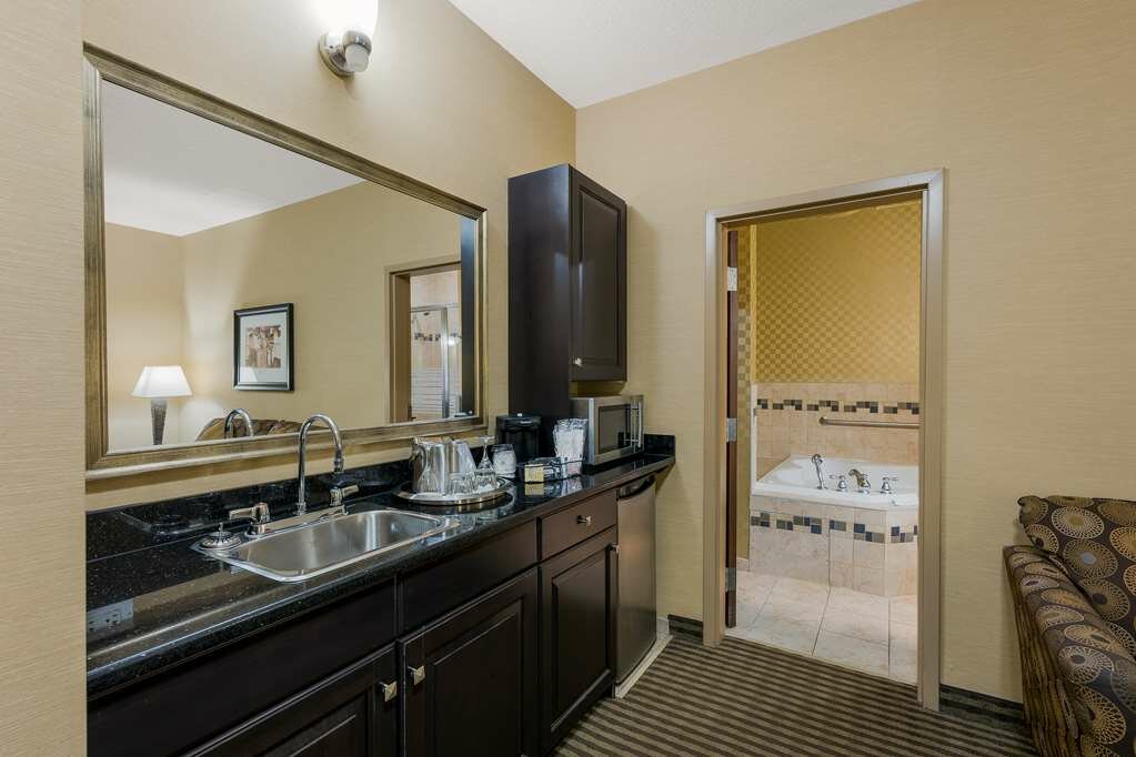 Фото Best Western Sunrise Inn & Suites