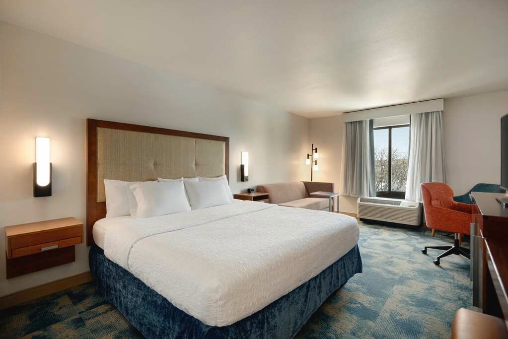 Фото Hampton Inn & Suites San Marcos