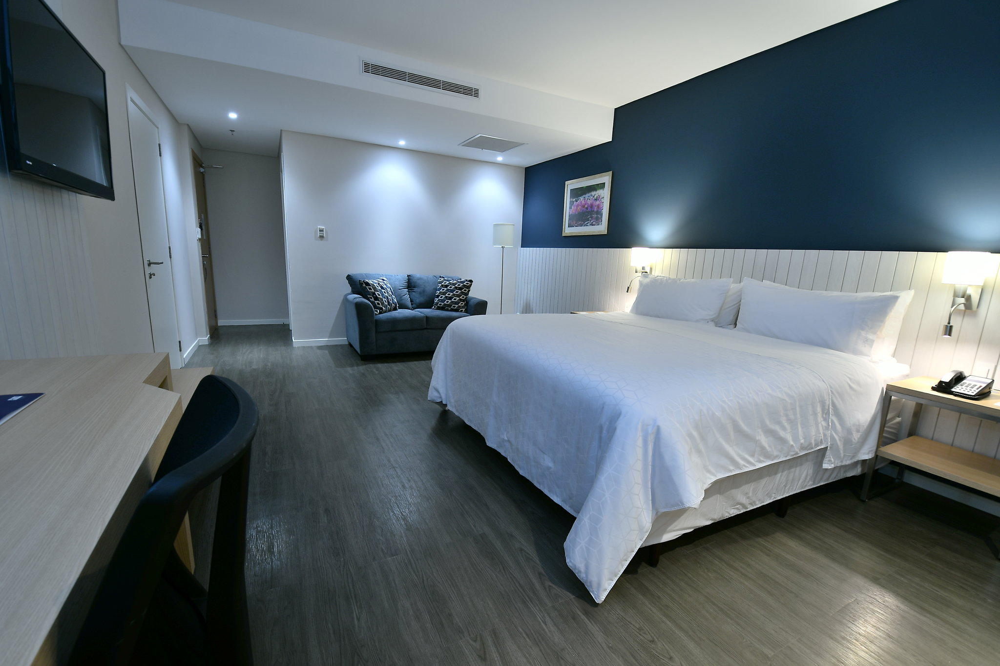 Фото Holiday Inn Express Asuncion Aviadores, an Ihg Hotel