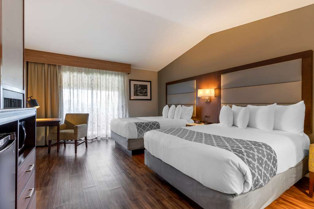Фото Best Western Plus Forest Park Inn