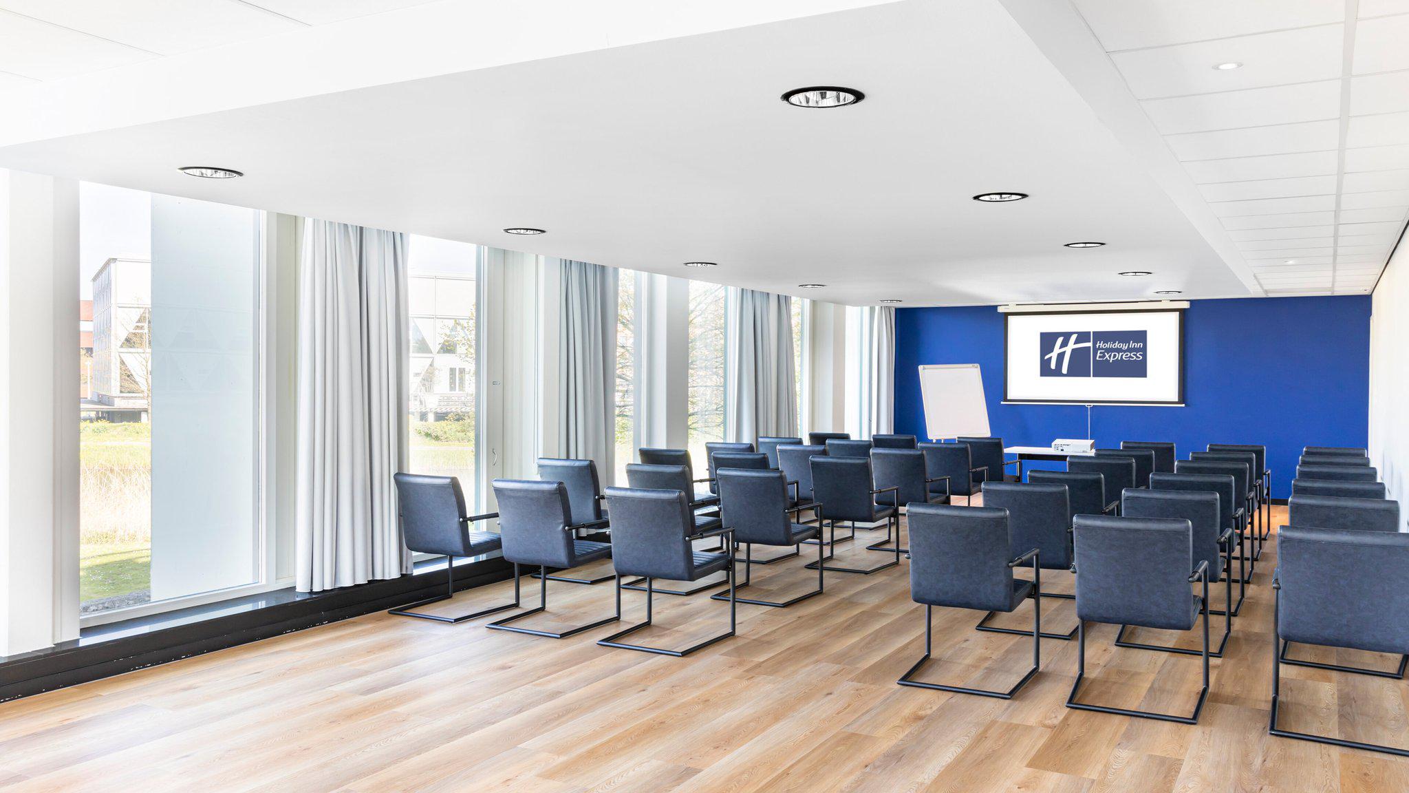 Фото Holiday Inn Express Utrecht - Papendorp, an Ihg Hotel
